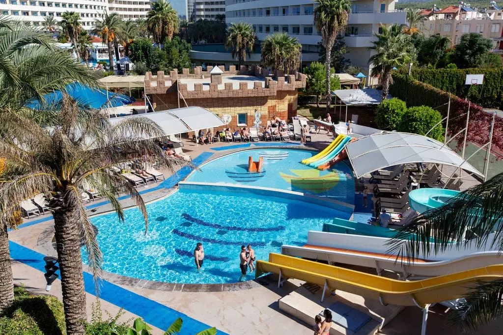 Crystal Admiral Resort Suites & SPA
